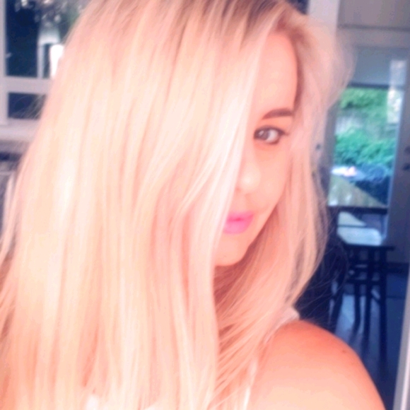 Meet your Posher, Sylvia - Picture 1 of 3